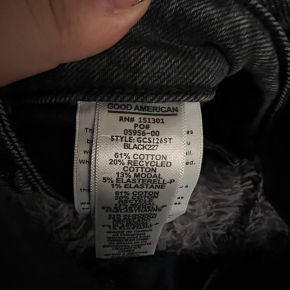 Good American Denim Cutoff Shorts PLUS SIZE - Picture 6 of 6